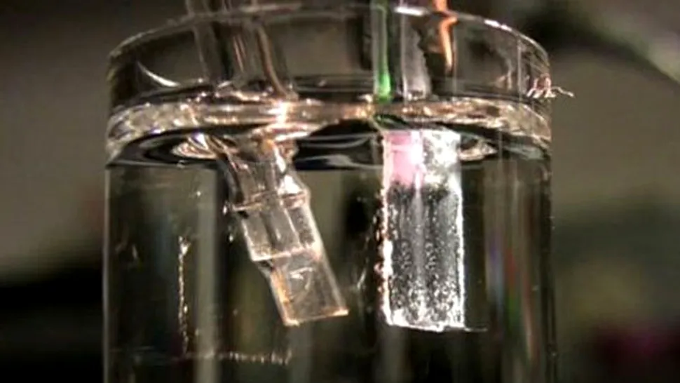 O sticla de apa ar putea genera necesarul de curent electric al unei case