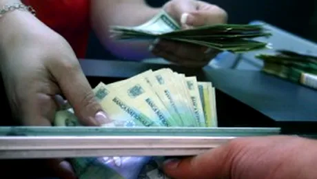 Cursul de schimb a coborat la 3,91 lei/euro