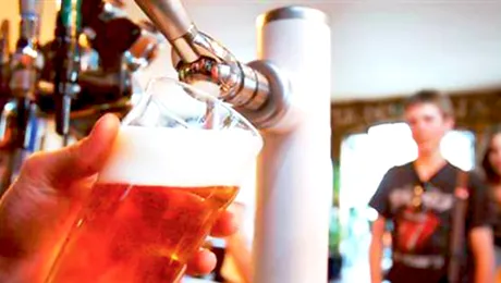 In Amsterdam se va putea bea, în curând, bere în picioare