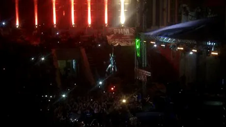 Inna a coborat din elicopter la Arenele Romane (Video)