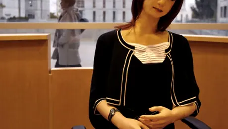 Japonezii au inventat profesorul-robot! (Poze)