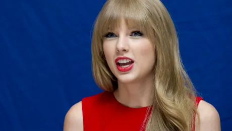 Taylor Swift, cea mai bine plătită cântăreaţă