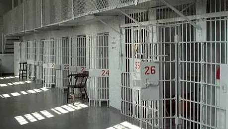 Guvernul eliberează aproape 13.500 de deținuți