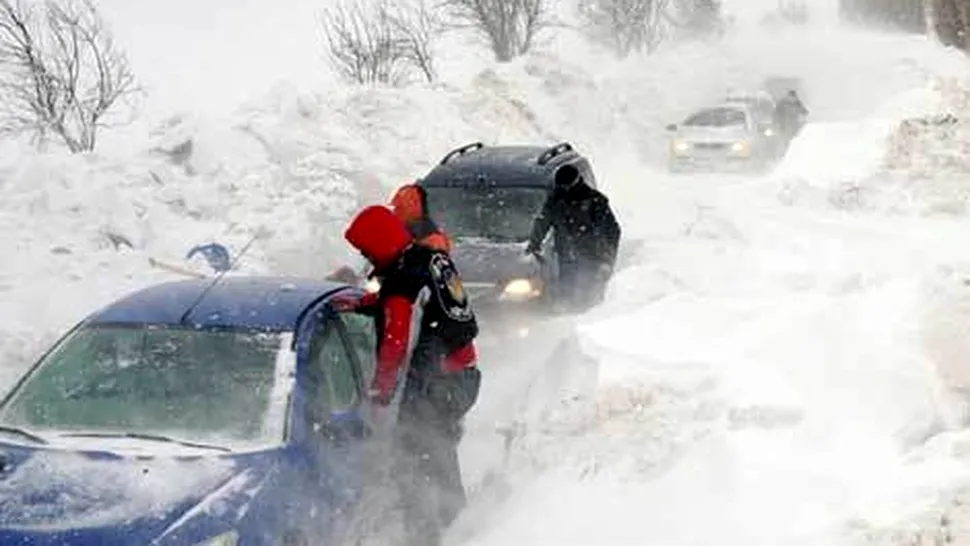 România, paralizată de ninsorile abundente! Mai multe drumuri naționale au fost închise