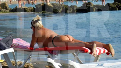Mirabela Dauer, topless la mare (Poze)