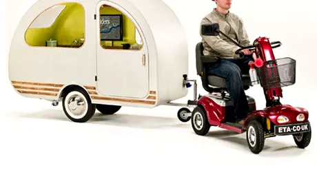 Cea mai mica rulota din lume poate fi tractata de un scuter (Video si Poze)