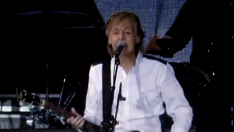 O chitară bas a lui Paul McCartney s-a vândut la licitație cu 496.100 de dolari