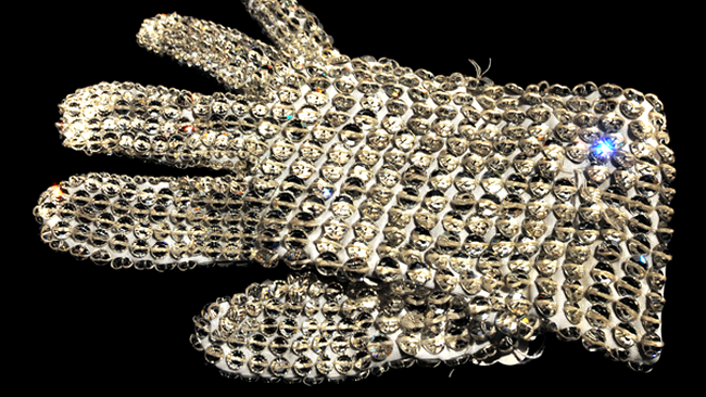 PManusa alba cu paiete a cantaretului Michael Jackson