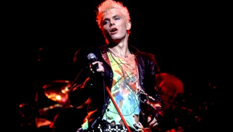 Cum arată cântăreţul Billy Idol la 60 de ani!