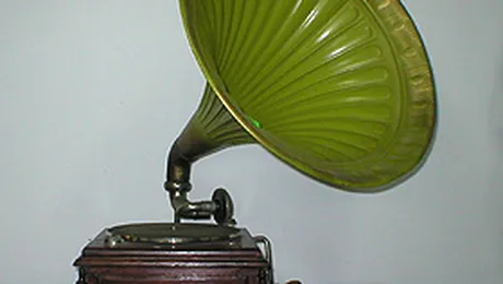 De la patefon la iPod: suportul se schimba, pasiunea ramane