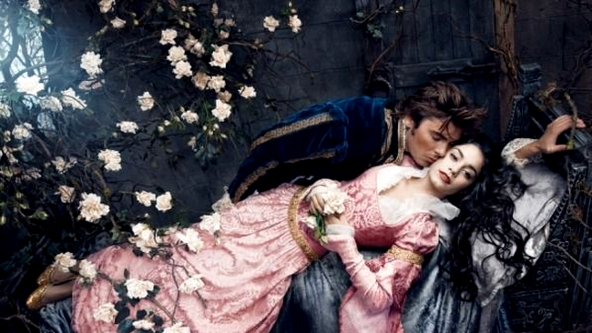 Vanessa Hudgens și Zac Efron (Aurora și Filip, Frumoasa din Pădurea Adormită) 