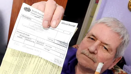 Nefumător, amendat pentru că avea lipit de talpă un muc de țigară