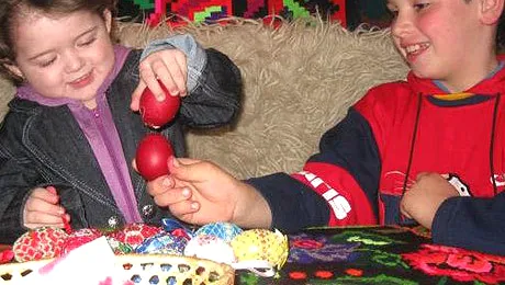 Ciocnitul ouălor, de Paște: Cine, de ce și cum se face