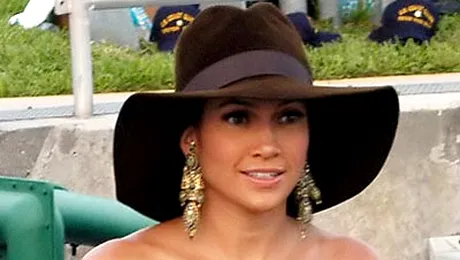Jennifer Lopez, lovita de criza. Abia acum?!