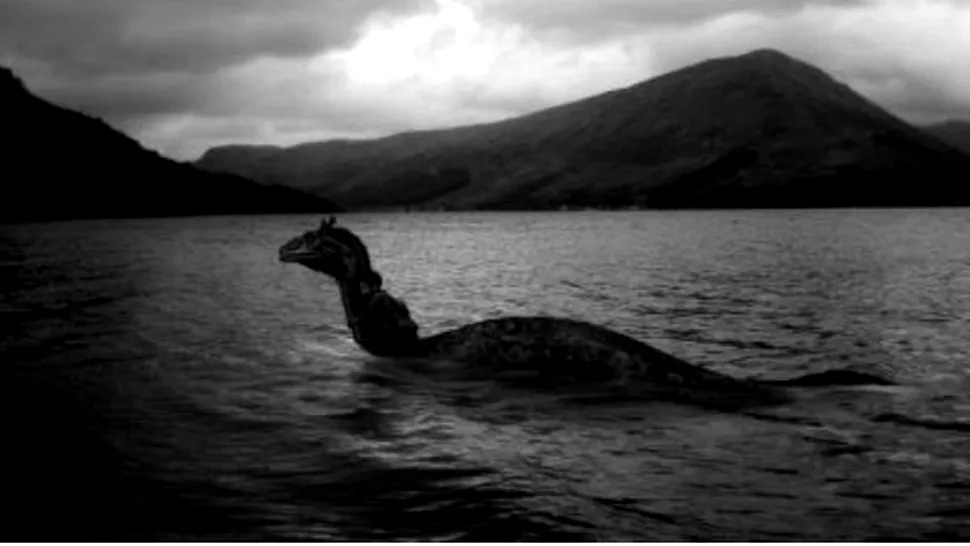 Monstrul din Loch Ness şi-a făcut din nou apariţia!? Un turist din Grecia l-ar fi fotografiat!