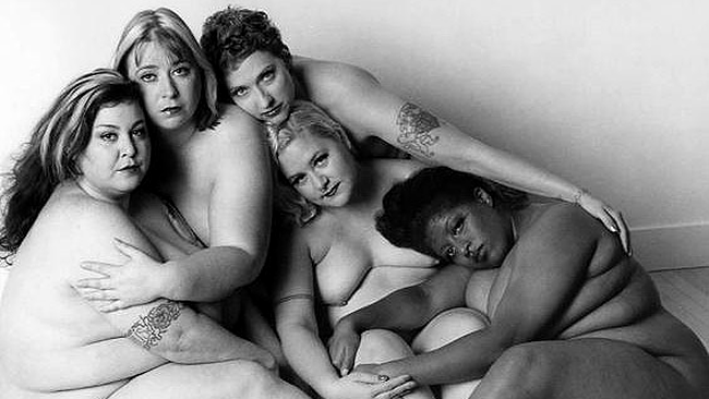 Femeia grasa este si mai frumoasa, cand iese din casa