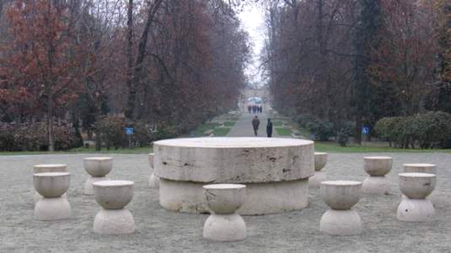 Masa Tacerii - Brâncusi