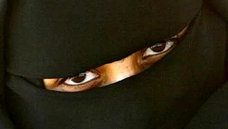 Franta, in vizorul al Quaeda din cauza interzicerii burka