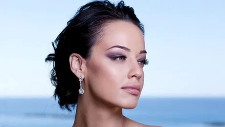 Andreea Raicu ofera recomandari vestimentare pe Facebook