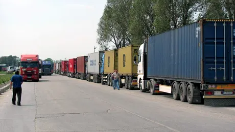 Bulgaria interzice circulatia tirurilor in orele de varf