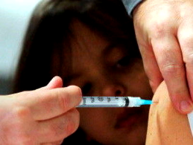 Multi romanii speriati de virusul A/H1N1 s-au decis sa se vaccineze impotriva gripei porcine