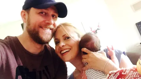 Simona Gherghe, alături de soţul şi fetiţa. Prima imagine în 3