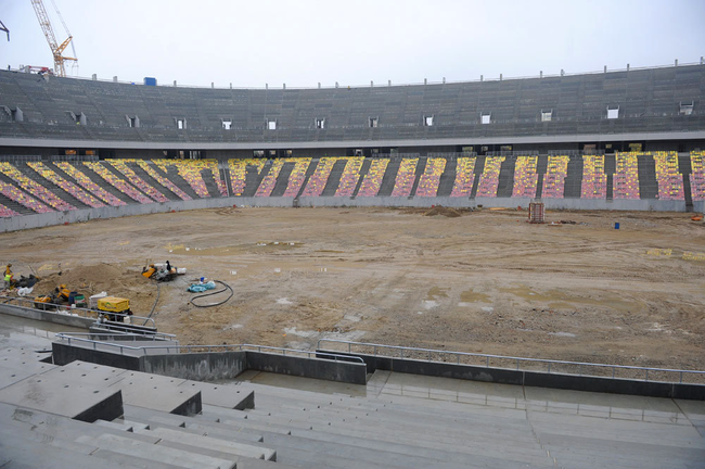 Nu au fost montate scaune peste tot, dar stadionul va fi gata pana in mai 2011