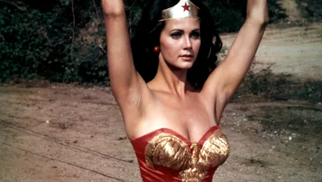 Frumuseţe răpitoare! Cum arată „Wonder Woman” la 65 de ani – FOTO