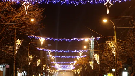 De astazi, bucurestenii au lumini de sarbatori pe strazi si patinoare in parcuri